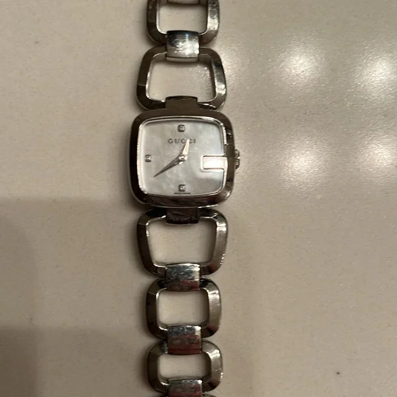 Used Gucci signature G Silver Metal Link Watch - Picture 2 of 4